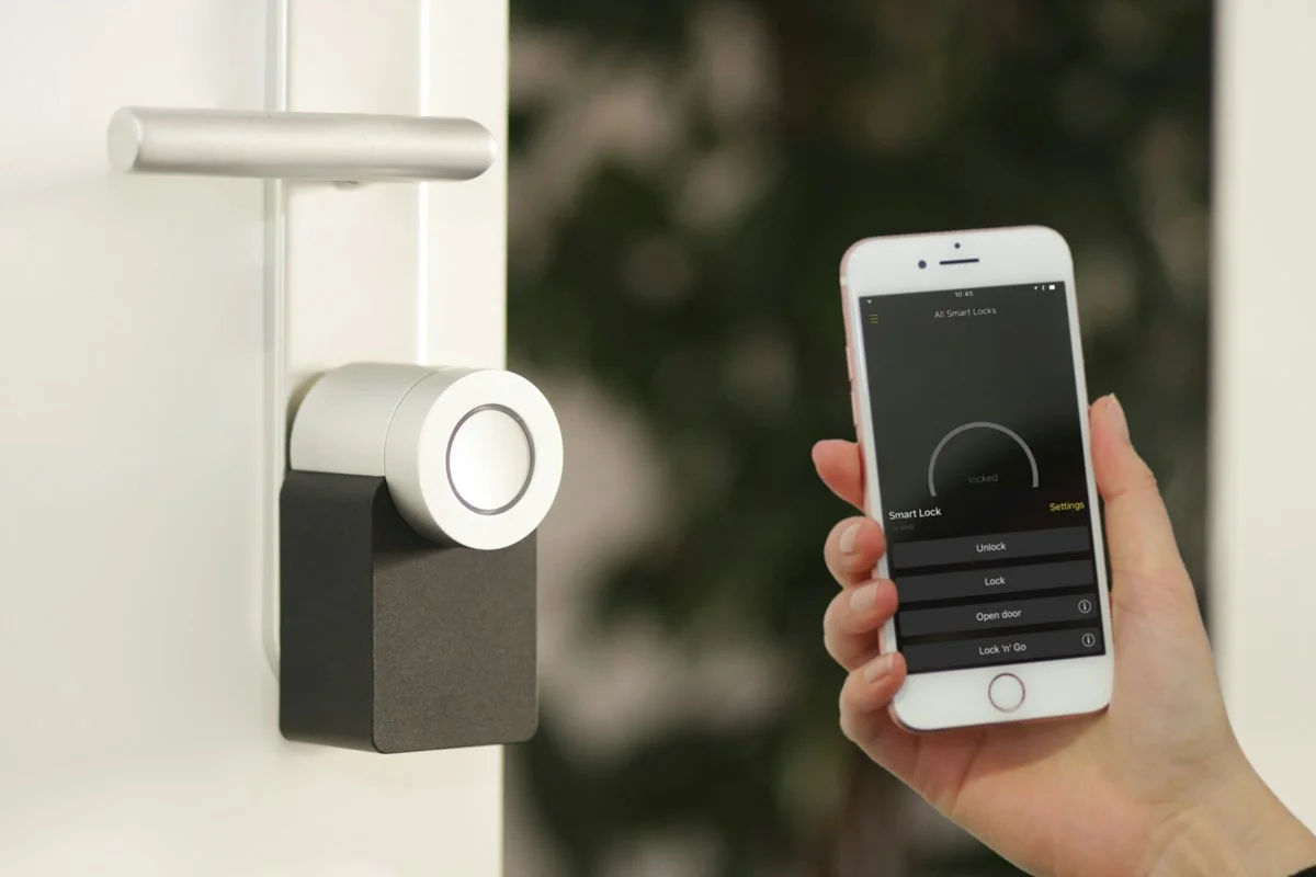 Smart lock operated with a smartphone
